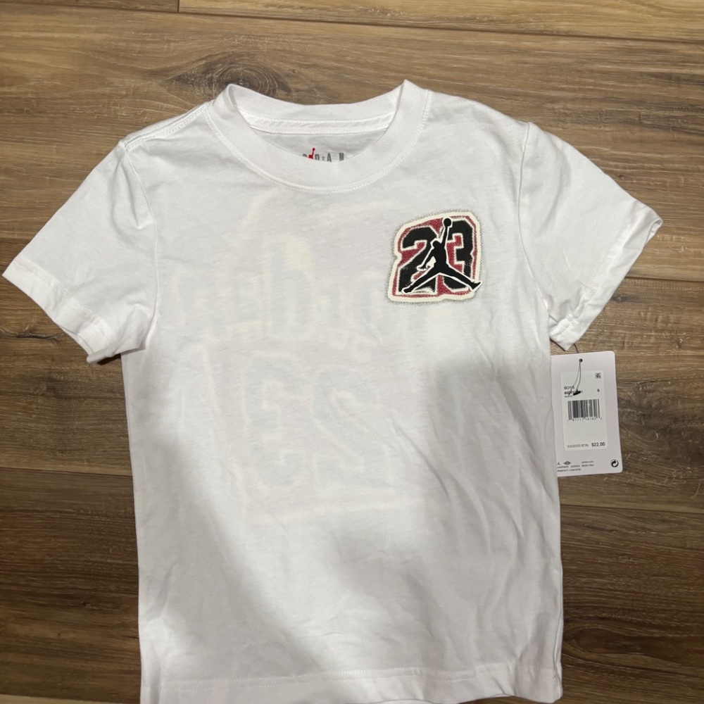 BOYS  JORDAN T-SHIRT  SIZE 6
